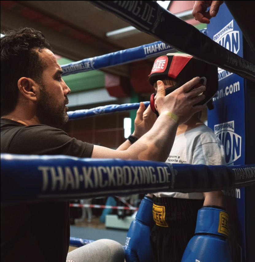 Trainer in der Ringecke beim Wettkampf
