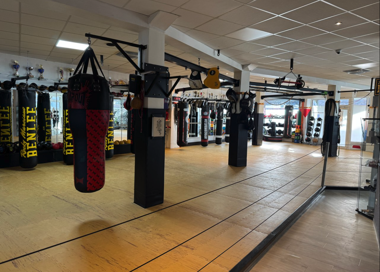 Boxbereich mit Sandsäcken