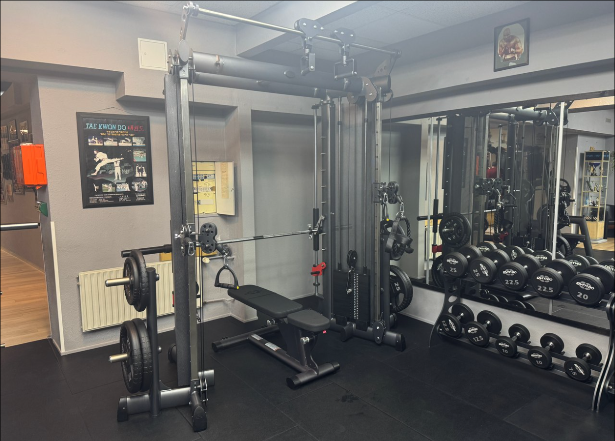 Kabelzug und Hantelbereich